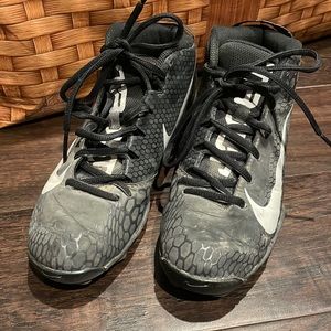 Nike boys 4.5 baseball cleats